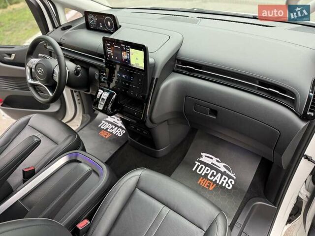 Белый Хендай Staria, объемом двигателя 2.2 л и пробегом 98 тыс. км за 45999 $, фото 35 на Automoto.ua