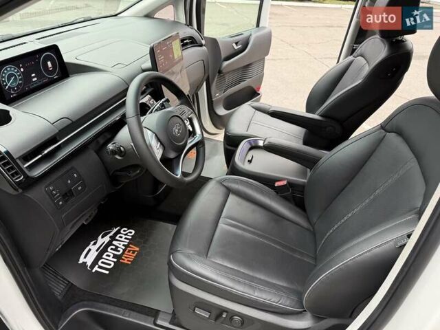 Белый Хендай Staria, объемом двигателя 2.2 л и пробегом 98 тыс. км за 45999 $, фото 61 на Automoto.ua