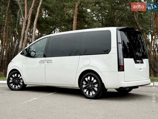 Белый Хендай Staria, объемом двигателя 2.2 л и пробегом 98 тыс. км за 45999 $, фото 9 на Automoto.ua