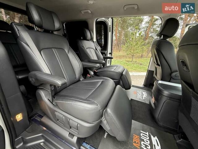 Белый Хендай Staria, объемом двигателя 2.2 л и пробегом 98 тыс. км за 45999 $, фото 47 на Automoto.ua