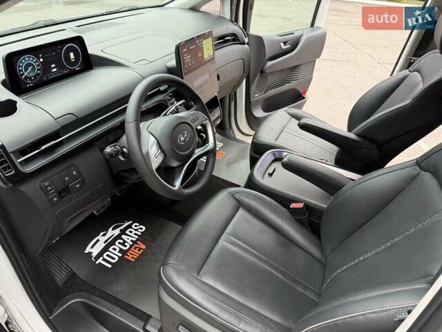 Белый Хендай Staria, объемом двигателя 2.2 л и пробегом 98 тыс. км за 45999 $, фото 62 на Automoto.ua