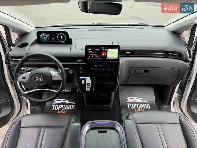 Белый Хендай Staria, объемом двигателя 2.2 л и пробегом 98 тыс. км за 45999 $, фото 65 на Automoto.ua