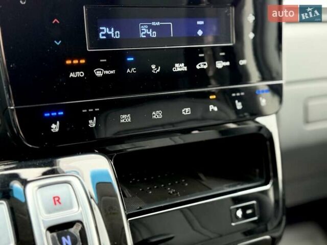 Белый Хендай Staria, объемом двигателя 2.2 л и пробегом 98 тыс. км за 45999 $, фото 87 на Automoto.ua