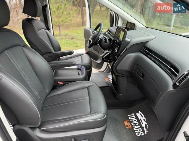 Белый Хендай Staria, объемом двигателя 2.2 л и пробегом 98 тыс. км за 45999 $, фото 29 на Automoto.ua