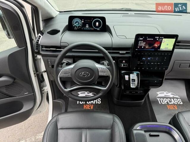 Белый Хендай Staria, объемом двигателя 2.2 л и пробегом 98 тыс. км за 45999 $, фото 68 на Automoto.ua