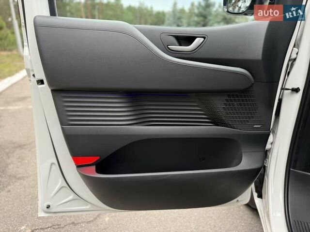 Белый Хендай Staria, объемом двигателя 2.2 л и пробегом 98 тыс. км за 45999 $, фото 59 на Automoto.ua