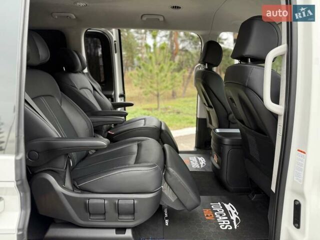 Белый Хендай Staria, объемом двигателя 2.2 л и пробегом 98 тыс. км за 45999 $, фото 37 на Automoto.ua