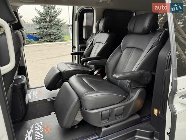 Белый Хендай Staria, объемом двигателя 2.2 л и пробегом 98 тыс. км за 45999 $, фото 55 на Automoto.ua