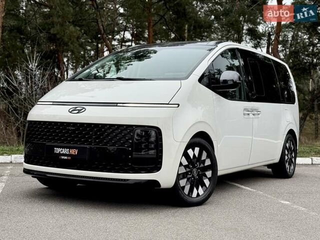 Белый Хендай Staria, объемом двигателя 2.2 л и пробегом 98 тыс. км за 45999 $, фото 3 на Automoto.ua