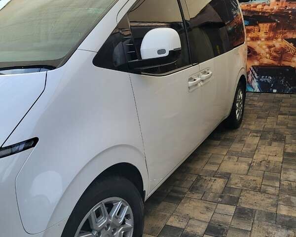 Белый Хендай Staria, объемом двигателя 2.2 л и пробегом 71 тыс. км за 39000 $, фото 5 на Automoto.ua
