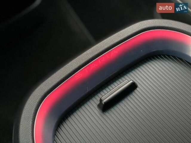 Білий Хендай Staria, об'ємом двигуна 2.2 л та пробігом 77 тис. км за 48999 $, фото 21 на Automoto.ua