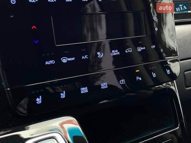 Белый Хендай Staria, объемом двигателя 2.2 л и пробегом 77 тыс. км за 49000 $, фото 19 на Automoto.ua