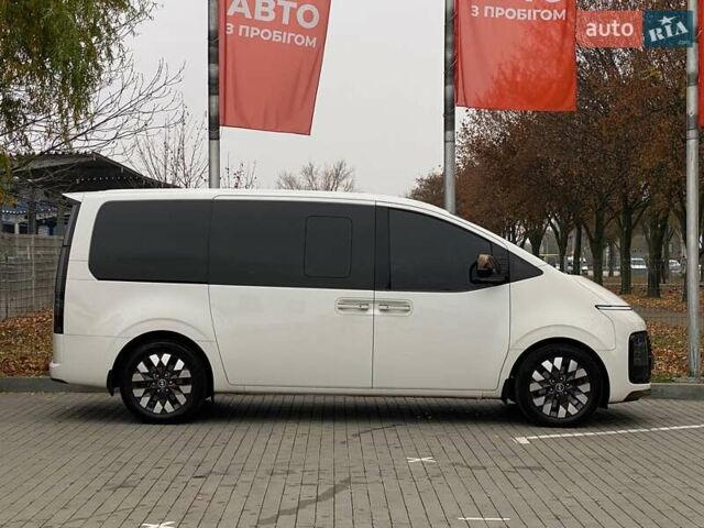 Білий Хендай Staria, об'ємом двигуна 2.2 л та пробігом 77 тис. км за 48999 $, фото 3 на Automoto.ua