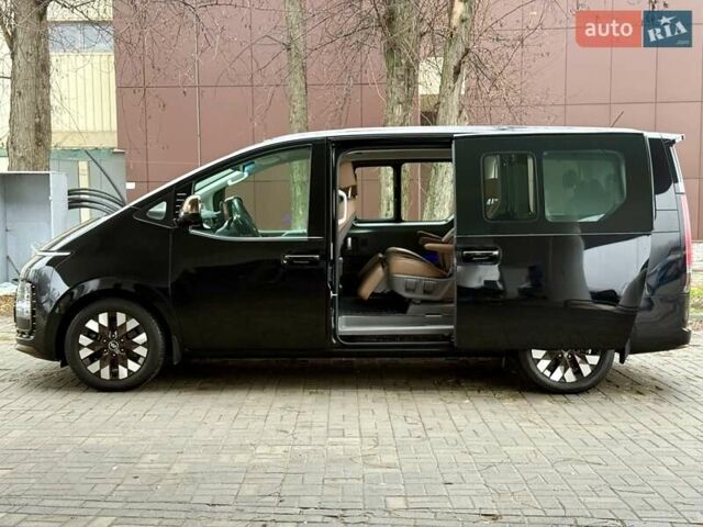 Чорний Хендай Staria, об'ємом двигуна 2.2 л та пробігом 8 тис. км за 59500 $, фото 22 на Automoto.ua