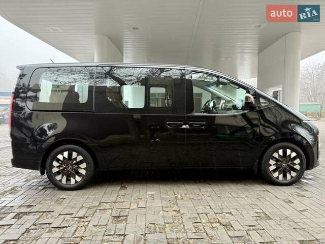 Чорний Хендай Staria, об'ємом двигуна 2.2 л та пробігом 8 тис. км за 59500 $, фото 12 на Automoto.ua