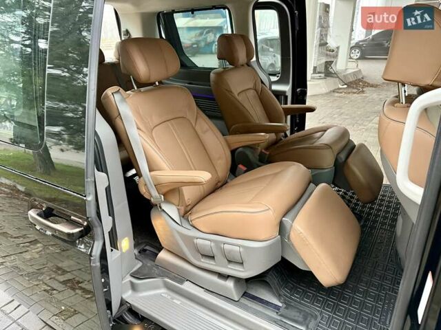 Чорний Хендай Staria, об'ємом двигуна 2.2 л та пробігом 8 тис. км за 59500 $, фото 35 на Automoto.ua