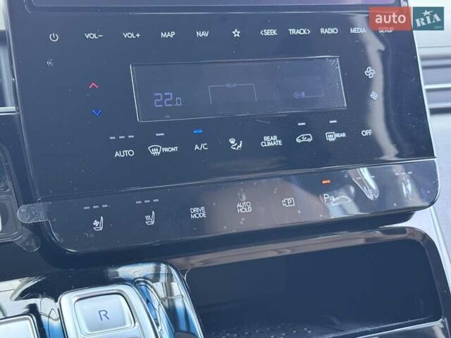 Чорний Хендай Staria, об'ємом двигуна 2.2 л та пробігом 8 тис. км за 51000 $, фото 24 на Automoto.ua