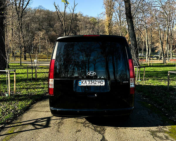 Черный Хендай Staria, объемом двигателя 2.2 л и пробегом 61 тыс. км за 36999 $, фото 3 на Automoto.ua