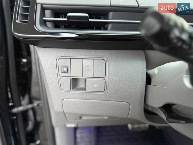 Чорний Хендай Staria, об'ємом двигуна 2.2 л та пробігом 8 тис. км за 59500 $, фото 51 на Automoto.ua