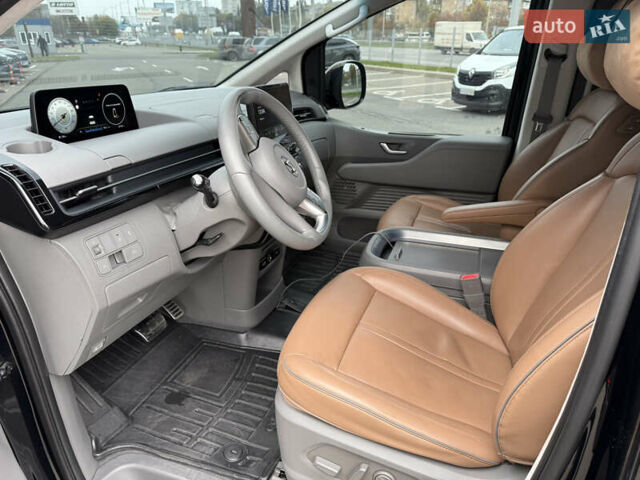 Черный Хендай Staria, объемом двигателя 2.2 л и пробегом 66 тыс. км за 49800 $, фото 13 на Automoto.ua