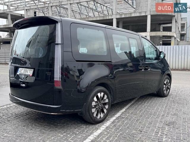 Чорний Хендай Staria, об'ємом двигуна 2.2 л та пробігом 8 тис. км за 51000 $, фото 4 на Automoto.ua