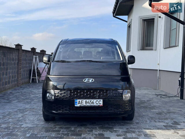 Чорний Хендай Staria, об'ємом двигуна 2.2 л та пробігом 63 тис. км за 19800 $, фото 1 на Automoto.ua