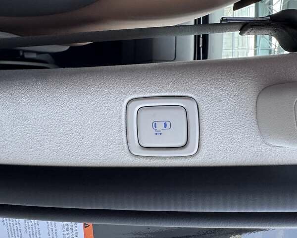 Чорний Хендай Staria, об'ємом двигуна 2.2 л та пробігом 8 тис. км за 51000 $, фото 34 на Automoto.ua