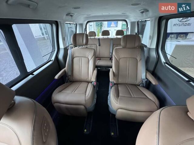 Чорний Хендай Staria, об'ємом двигуна 2.2 л та пробігом 8 тис. км за 51000 $, фото 25 на Automoto.ua