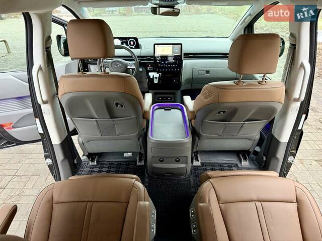 Чорний Хендай Staria, об'ємом двигуна 2.2 л та пробігом 8 тис. км за 59500 $, фото 33 на Automoto.ua