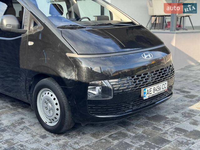 Чорний Хендай Staria, об'ємом двигуна 2.2 л та пробігом 63 тис. км за 19800 $, фото 3 на Automoto.ua