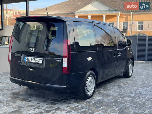 Чорний Хендай Staria, об'ємом двигуна 2.2 л та пробігом 63 тис. км за 19800 $, фото 4 на Automoto.ua