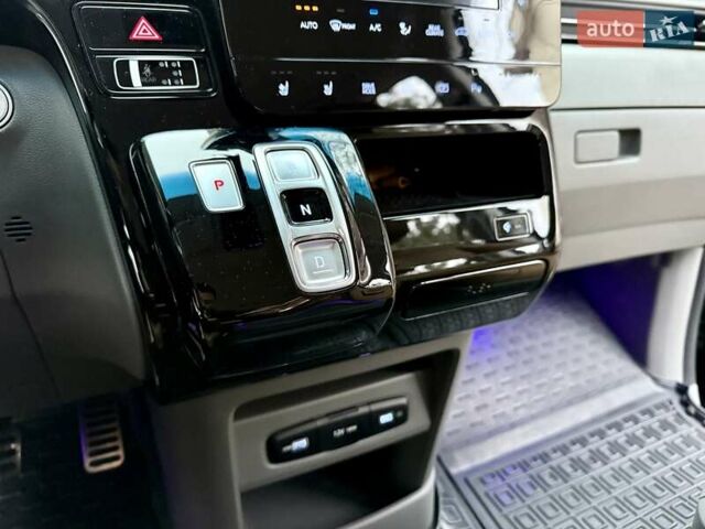 Чорний Хендай Staria, об'ємом двигуна 2.2 л та пробігом 8 тис. км за 59500 $, фото 46 на Automoto.ua