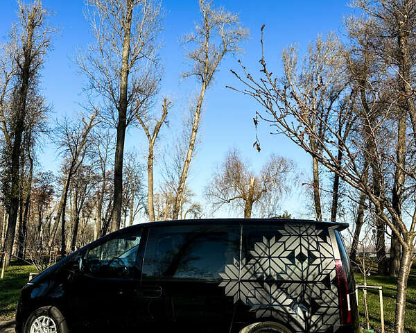 Черный Хендай Staria, объемом двигателя 2.2 л и пробегом 61 тыс. км за 36999 $, фото 1 на Automoto.ua