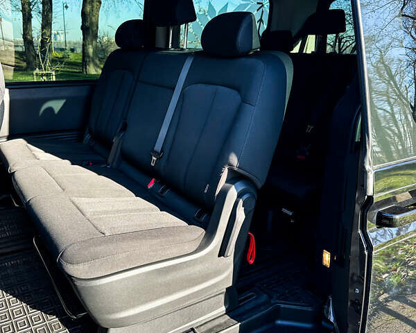 Черный Хендай Staria, объемом двигателя 2.2 л и пробегом 61 тыс. км за 36999 $, фото 8 на Automoto.ua