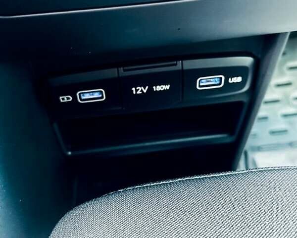 Черный Хендай Staria, объемом двигателя 2.2 л и пробегом 11 тыс. км за 42000 $, фото 24 на Automoto.ua