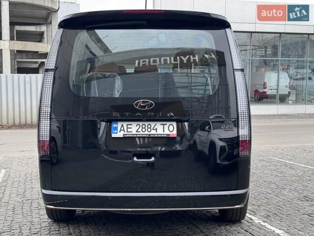 Чорний Хендай Staria, об'ємом двигуна 2.2 л та пробігом 8 тис. км за 51000 $, фото 5 на Automoto.ua