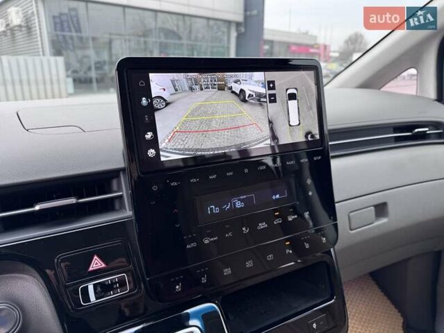 Чорний Хендай Staria, об'ємом двигуна 2.2 л та пробігом 8 тис. км за 51000 $, фото 15 на Automoto.ua