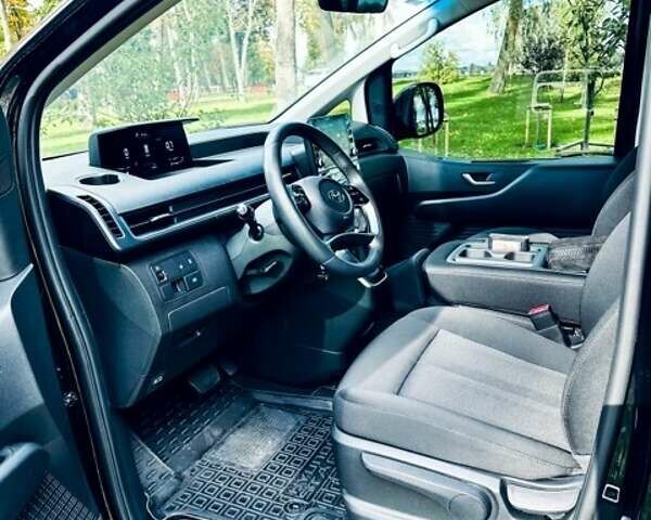 Черный Хендай Staria, объемом двигателя 2.2 л и пробегом 11 тыс. км за 42000 $, фото 15 на Automoto.ua