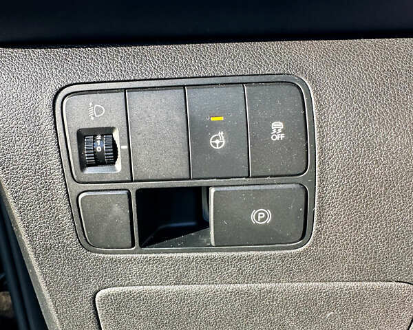 Черный Хендай Staria, объемом двигателя 2.2 л и пробегом 61 тыс. км за 36999 $, фото 15 на Automoto.ua