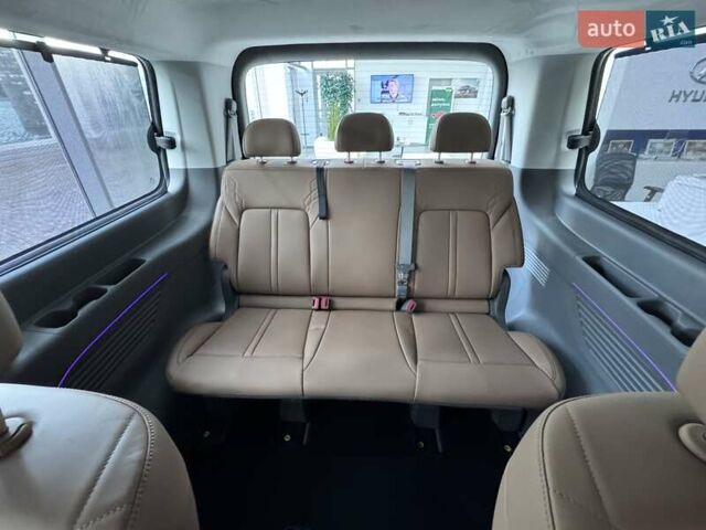 Чорний Хендай Staria, об'ємом двигуна 2.2 л та пробігом 8 тис. км за 51000 $, фото 38 на Automoto.ua
