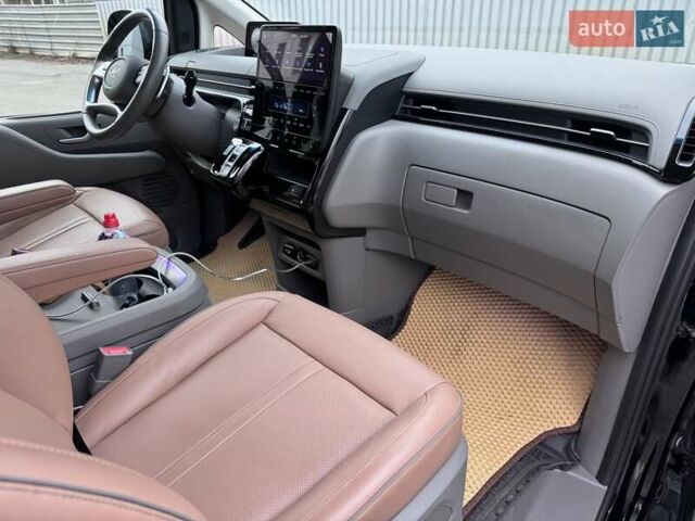Чорний Хендай Staria, об'ємом двигуна 2.2 л та пробігом 8 тис. км за 51000 $, фото 11 на Automoto.ua