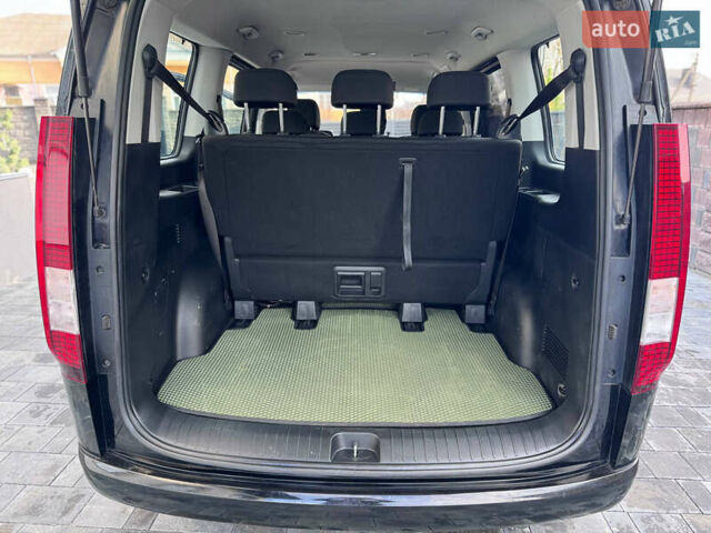 Черный Хендай Staria, объемом двигателя 2.2 л и пробегом 63 тыс. км за 22800 $, фото 18 на Automoto.ua