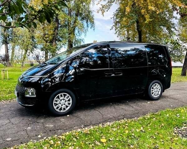 Черный Хендай Staria, объемом двигателя 2.2 л и пробегом 11 тыс. км за 42000 $, фото 7 на Automoto.ua