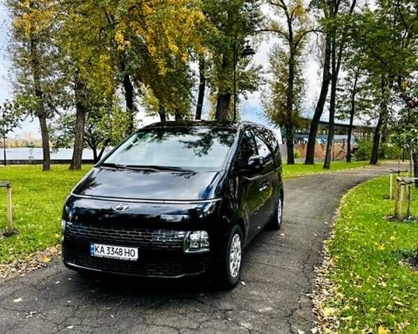 Черный Хендай Staria, объемом двигателя 2.2 л и пробегом 11 тыс. км за 42000 $, фото 3 на Automoto.ua