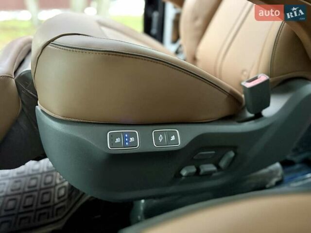 Чорний Хендай Staria, об'ємом двигуна 2.2 л та пробігом 8 тис. км за 59500 $, фото 29 на Automoto.ua