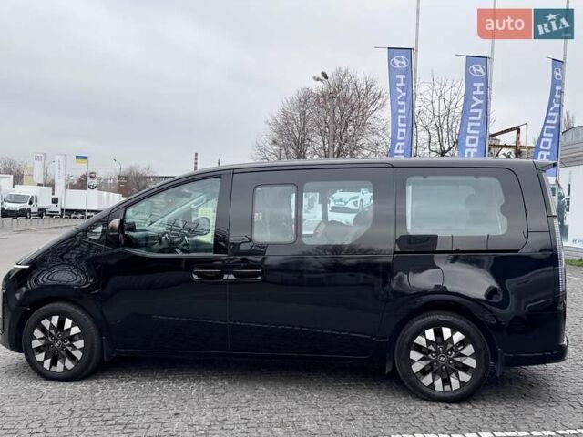 Чорний Хендай Staria, об'ємом двигуна 2.2 л та пробігом 8 тис. км за 51000 $, фото 6 на Automoto.ua