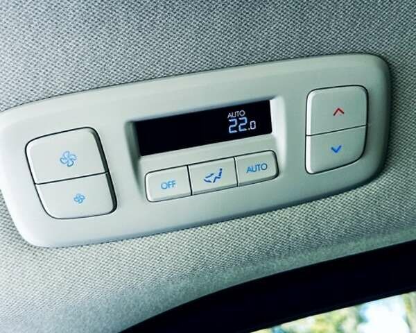 Черный Хендай Staria, объемом двигателя 2.2 л и пробегом 11 тыс. км за 42000 $, фото 23 на Automoto.ua