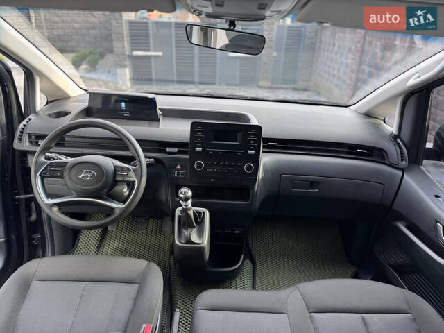 Черный Хендай Staria, объемом двигателя 2.2 л и пробегом 63 тыс. км за 22800 $, фото 14 на Automoto.ua