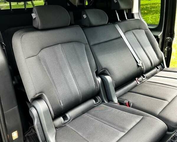 Черный Хендай Staria, объемом двигателя 2.2 л и пробегом 11 тыс. км за 42000 $, фото 16 на Automoto.ua