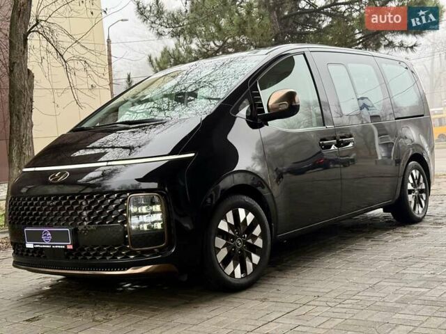 Чорний Хендай Staria, об'ємом двигуна 2.2 л та пробігом 8 тис. км за 59500 $, фото 2 на Automoto.ua